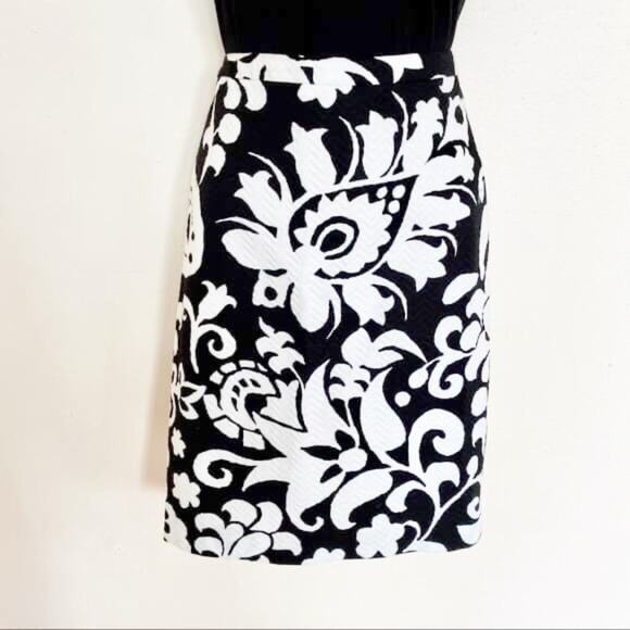 Talbots Petites Black & White Floral Pencil Skirt 4P | Classic Chic Style - Picture 3 of 9